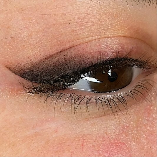 Classic eyeliner boven het oog